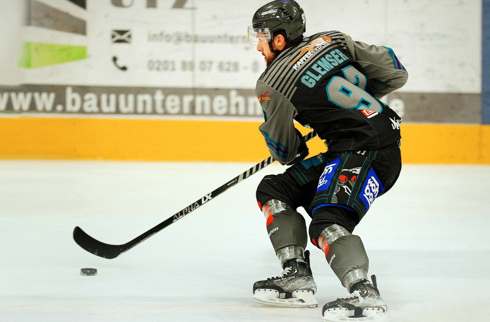 Stuttgarter ist vom Hals abwärts gelähmt So kämpft Eishockey Profi