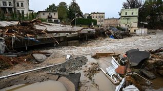 Unwetter mit schweren Regenfällen haben massive Zerstörungen im Südwesten Polens angerichtet. Jetzt bereitet sich auch die Stadt Breslau auf die Flut vor. (Foto Aktuell)