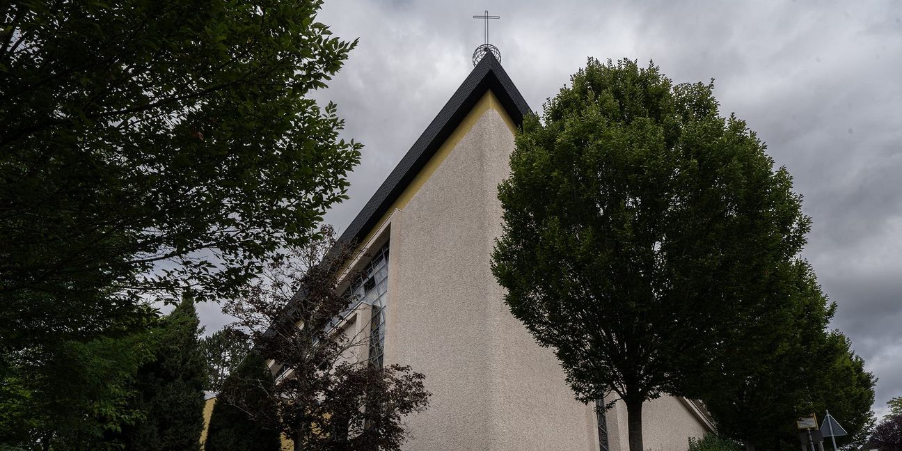 Vor 50 Jahren in Döffingen erbaut: Die katholische Johannes-Kirche.       Bilder: Richter