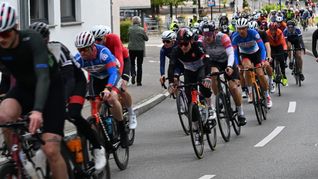 Eine große Gruppe des Brezel Races in Aidlingen.