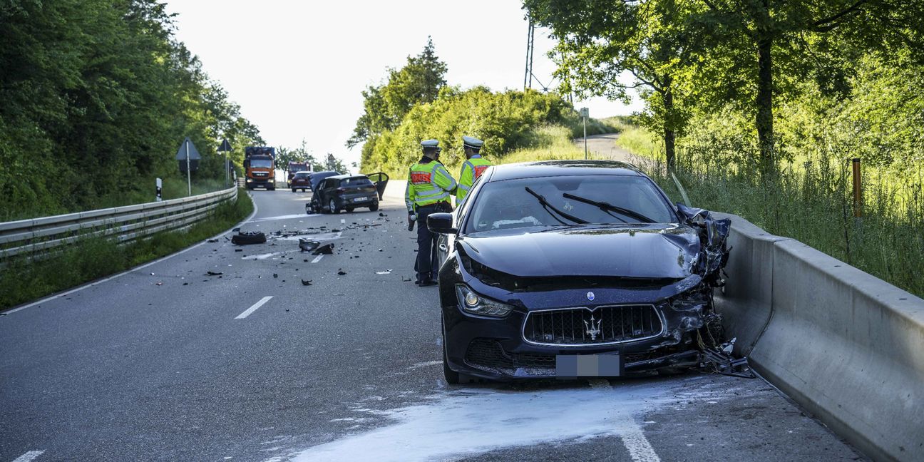 Während der Unfallaufnahme war die Strecke komplett gesperrt.