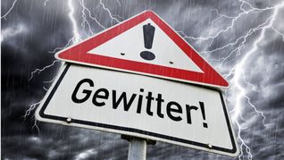 Pro Jahr werden bundesweit im Durchschnitt sieben Menschen durch Blitzeinschlag getötet und 120 verletzt.