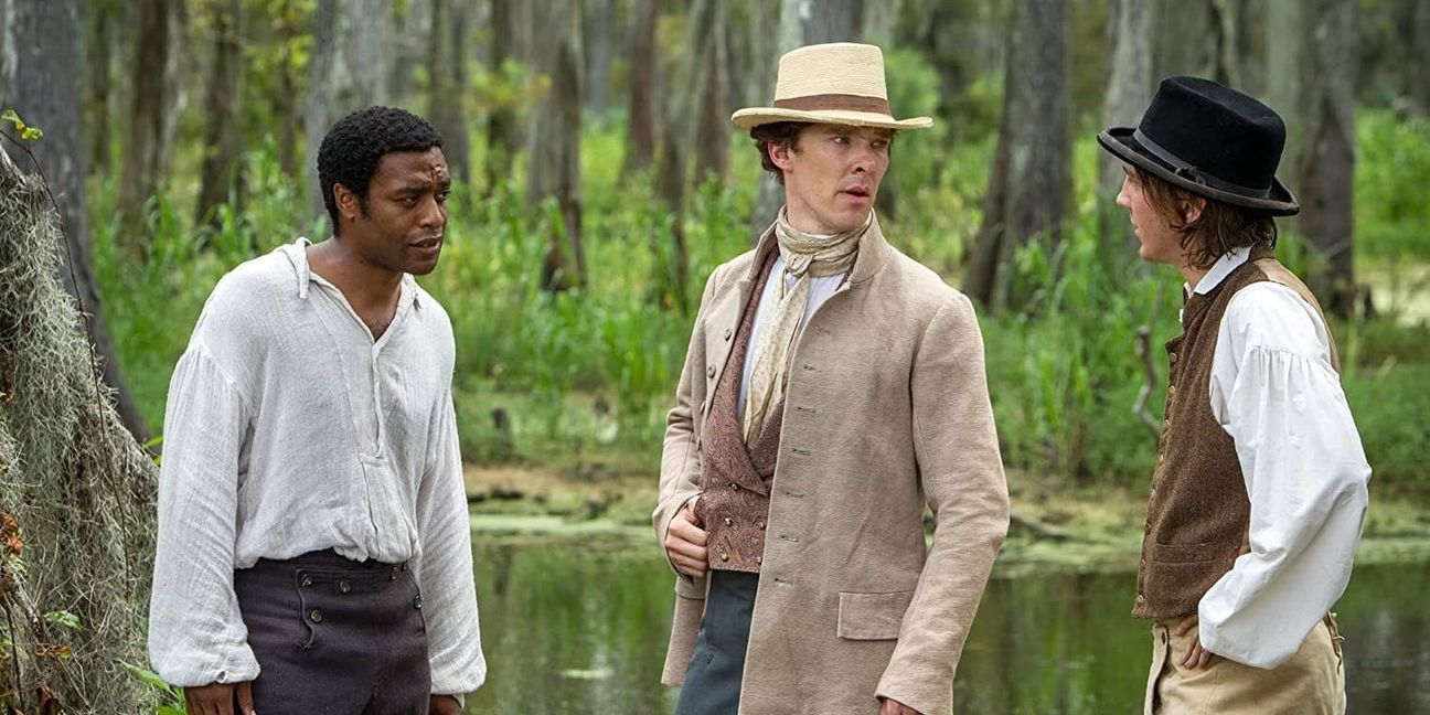 Chiwetel Ejiofor (links) und Benedict Cumberbatch (Mitte) in „12 Years A Slave“.