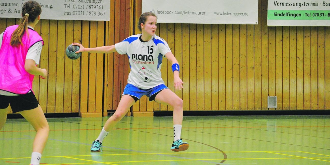 Die Sindelfingerin Marina Seso macht sowohl als Softballerin als auch als Handballerin eine gute Figur.  Bilder: Zvizdiç/z