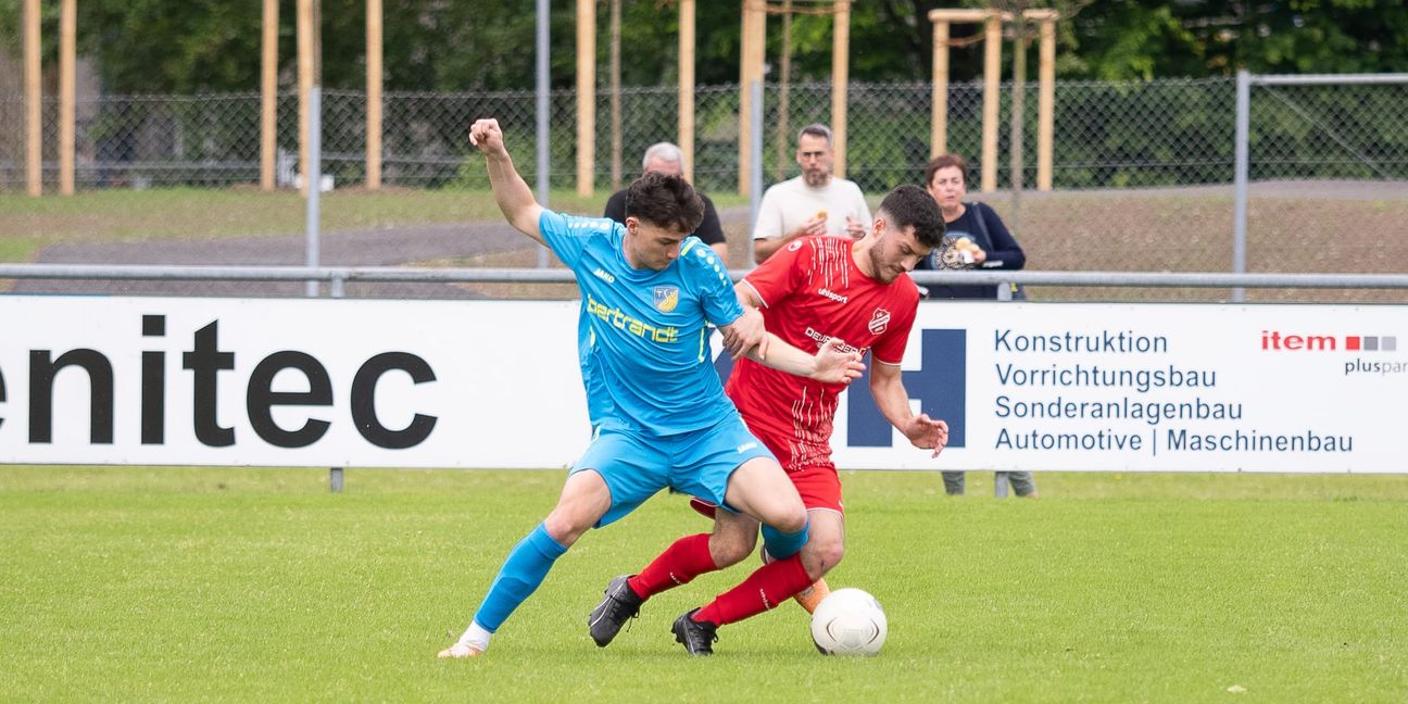 Jonas Horvat (links) spielt auch in der kommeden Landesliga-Saison für den TSV Ehningen.  Er hat den Verein nicht verlassen. Bild: Eibner