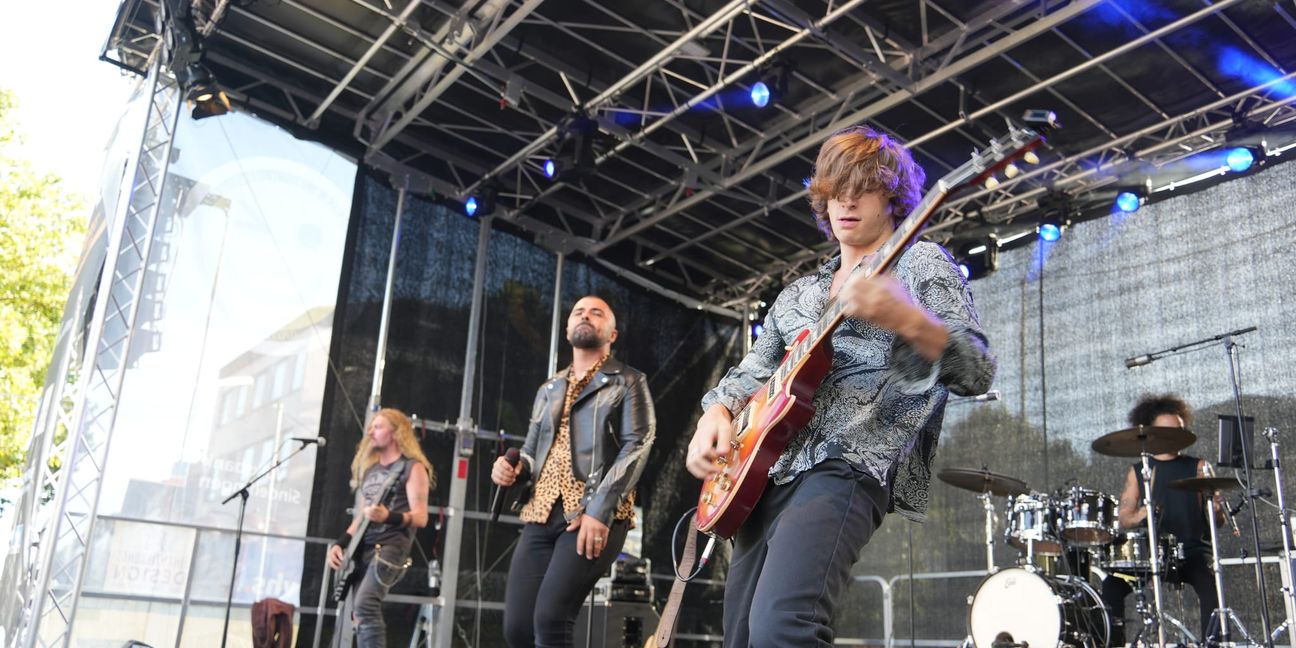 Die vier Musiker der Band Queen Power aus Italien brachten den Sindelfinger Markplatz in Stimmung.