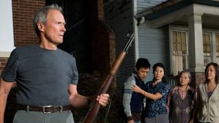 Clint Eastwood ist so hart wie sein „Gran Torino“. Seine aisatischen Nachbarn können sich auf ihn verlassen.