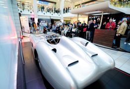 Mit diesem Mercedes-Benz W 196 R Stromlinienwagen, auch als „Streamliner“ bekannt, trat Hans Herrmann in den Jahren 1954 und 1955 in der Formel 1 an.