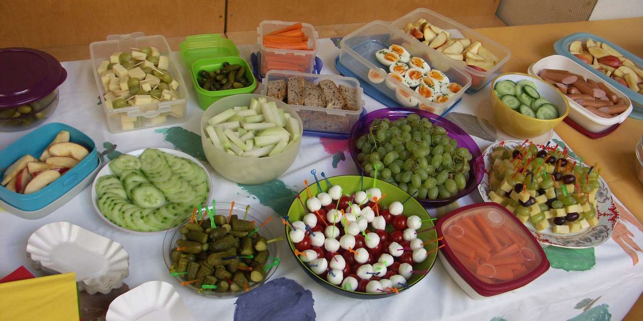 Das Snack-Buffet in der Kindertagesstätte Grünäcker ist  vielseitig und gesund. Bild: z