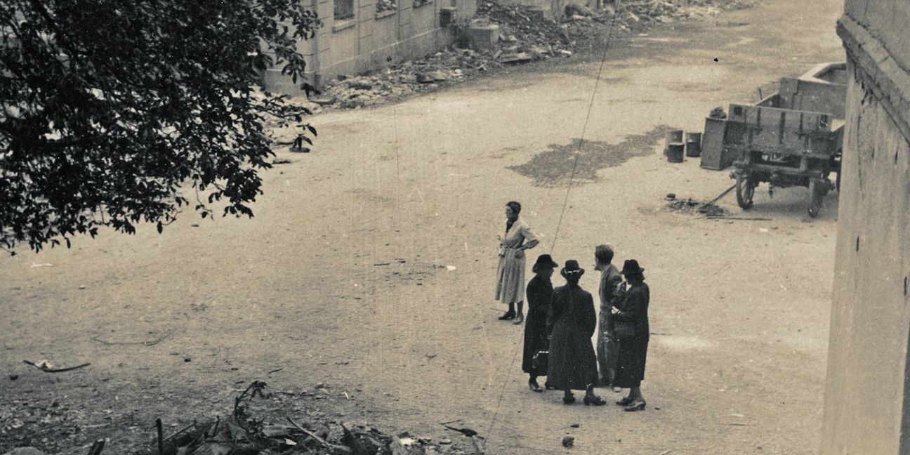 Roland Oberdorfer, Doris Burkhardt, Gerlinde Hiller und Manfred Oberdorfer (von links) erinnern sich an die Bombennacht vor 75 Jahren. Bild: Oberdorfer