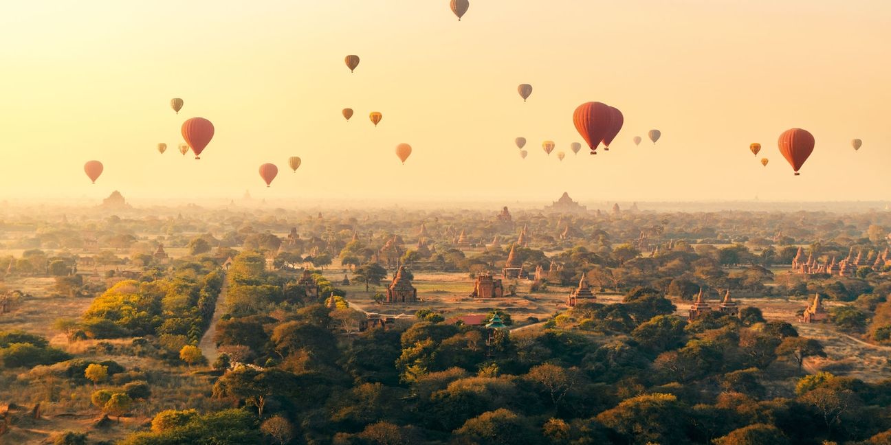 Heißluft-Ballons über Myanmar.