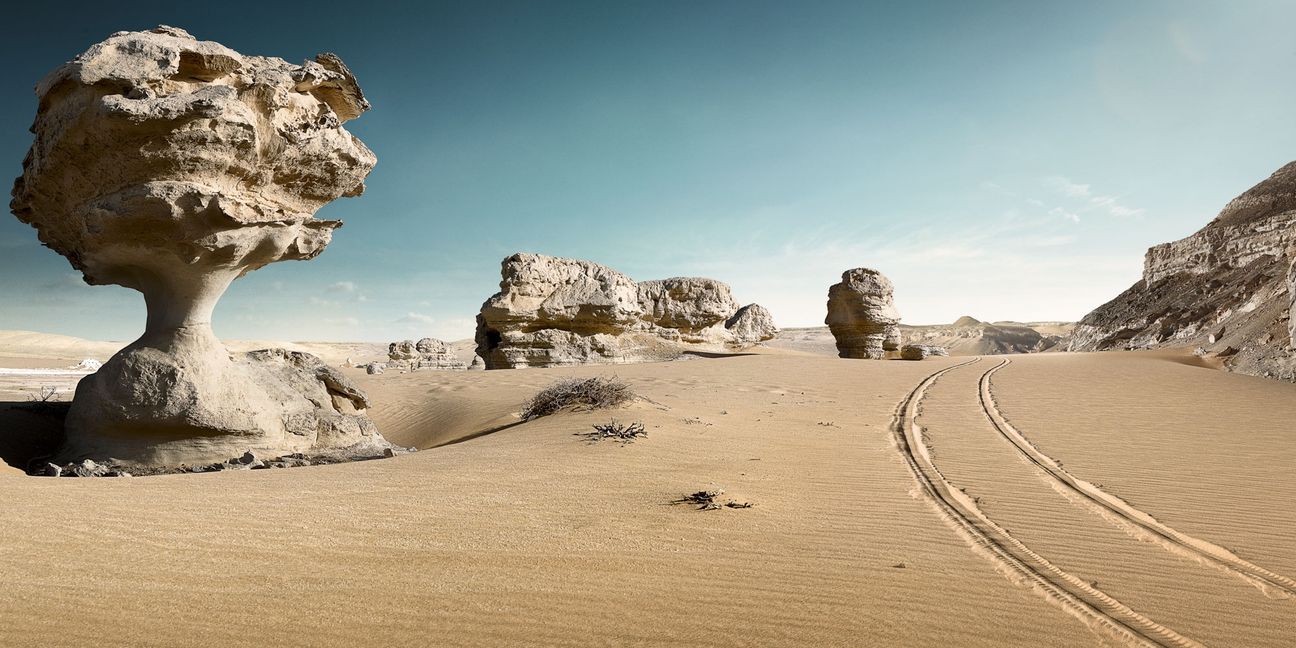 Bizarre Kalkstein-Formationen in der Weißen Wüste in Ägypten Ein Bild aus René Stauds Buich „What a wonderful world“. Bilder: René Staud