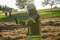 Auf einem Maichinger Acker übte die Sindelfinger Feuerwehr die Bekämpfung von Vegetationsbränden.