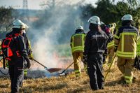 Auf einem Maichinger Acker übte die Sindelfinger Feuerwehr die Bekämpfung von Vegetationsbränden.