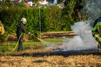 Auf einem Maichinger Acker übte die Sindelfinger Feuerwehr die Bekämpfung von Vegetationsbränden.