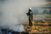 Auf einem Maichinger Acker übte die Sindelfinger Feuerwehr die Bekämpfung von Vegetationsbränden.