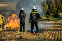 Auf einem Maichinger Acker übte die Sindelfinger Feuerwehr die Bekämpfung von Vegetationsbränden.