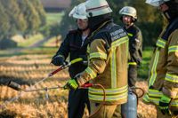 Auf einem Maichinger Acker übte die Sindelfinger Feuerwehr die Bekämpfung von Vegetationsbränden.