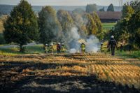 Auf einem Maichinger Acker übte die Sindelfinger Feuerwehr die Bekämpfung von Vegetationsbränden.