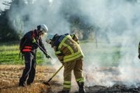 Auf einem Maichinger Acker übte die Sindelfinger Feuerwehr die Bekämpfung von Vegetationsbränden.