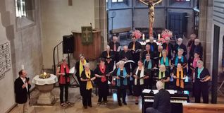Die Sängerinnen und Sänger des Liederkranzes unter der Leitung von Hartmut Becker.
