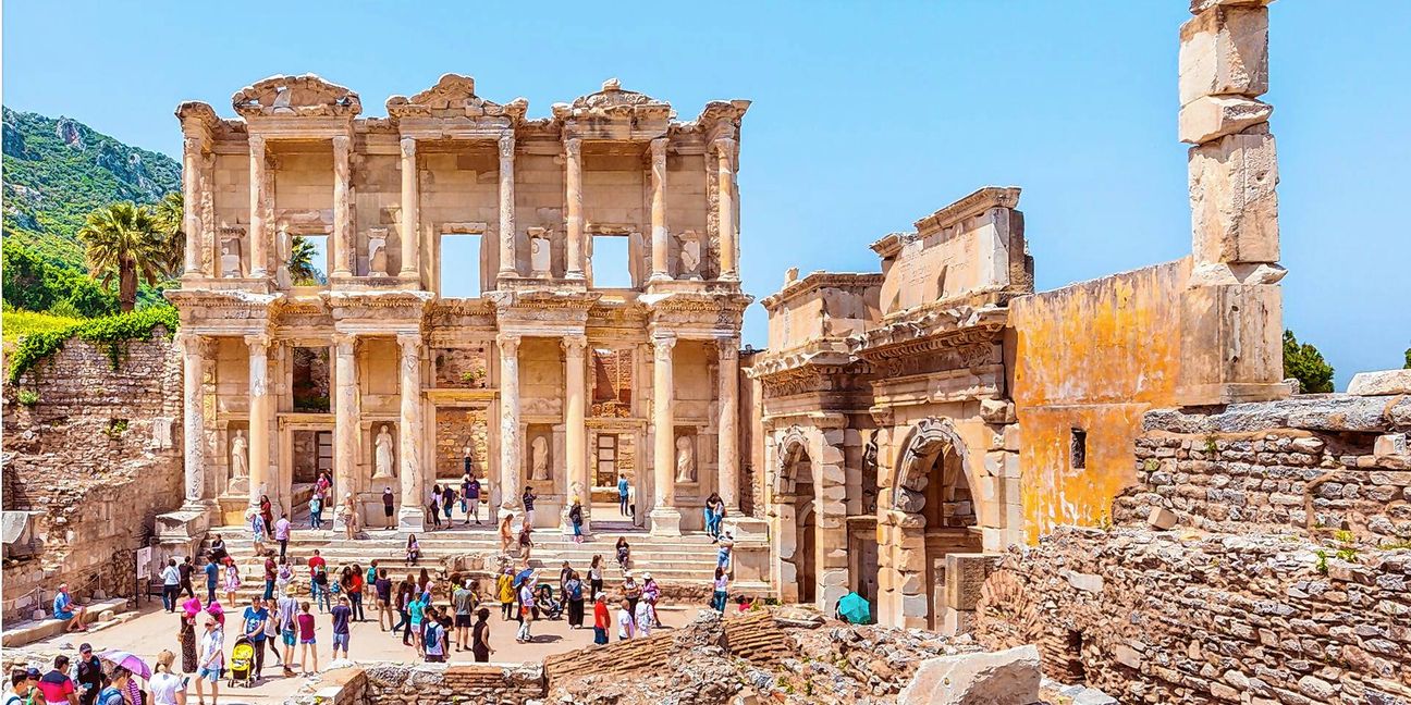 Beliebtes Ziel für Touristen: die berühmte Celsus-Bibliothek in Ephesos