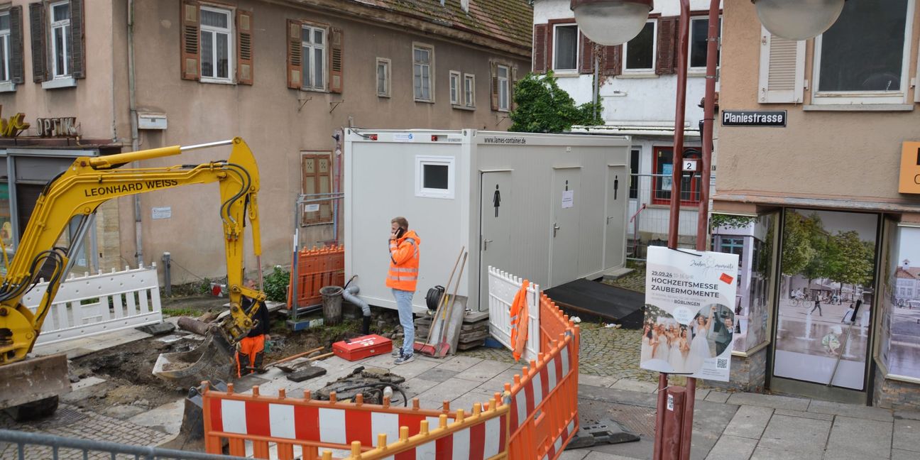 Der Container ist ein Ersatzangebot für die Toiletten im Funktionsgebäude.