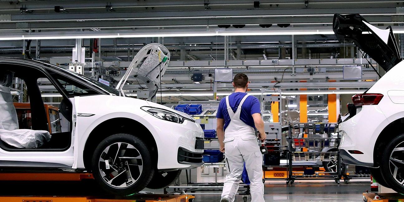 Im VW-Werk in Zwickau sollen nächstes Jahr 330 000 E-Autos produziert werden.
 Foto: AFP/Ronny Hartmann