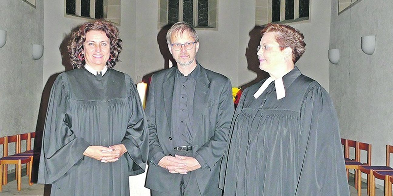 Christiane Quincke, Eckhart Böhm und Gerlinde Feine (von links) gestalteten das Friedensgebet. Bild: Lück