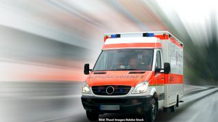 Der 44-jährige Radfahrer würde mit dem Rettungswagen ins Krankenhaus gebracht.