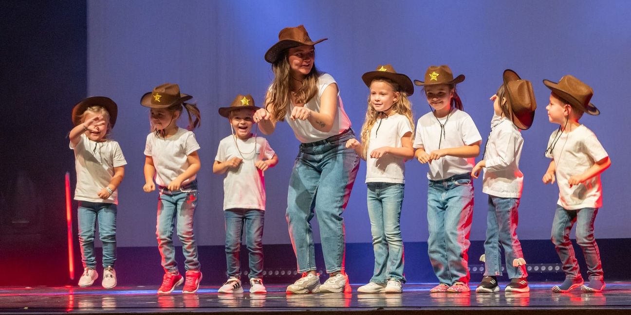 Aufgalopp mit den  Dance Style Minis  – beim Tanzsportclub im VfL Sindelfingen legen schon die Kleinen los.