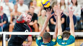 Georg Grozer im Anflug: Deutschlands Volleyball-Star schlägt bei seinen letzten Olympischen Spielen auf.
