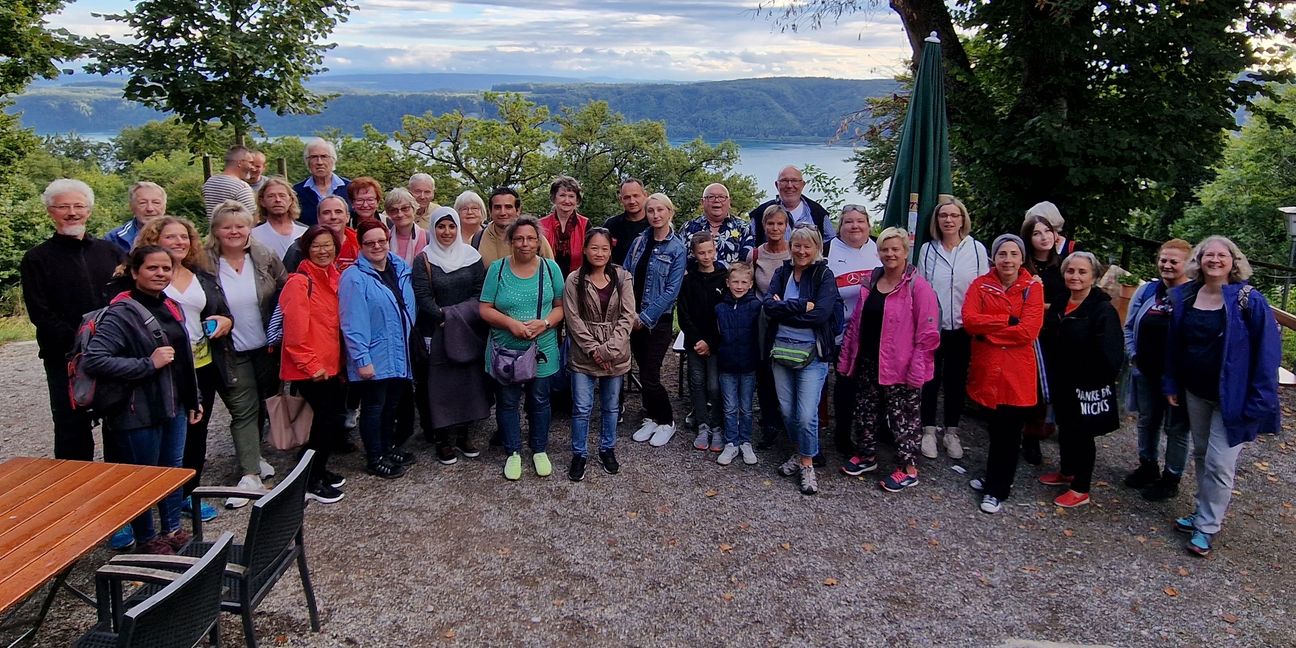 Auch das ist möglich: 43 Ehrenamtliche der Quartiersarbeit Eichholz und Viehweide lassen beim gemeinsamen  Ausflug an den Bodensee die Seelen baumeln.