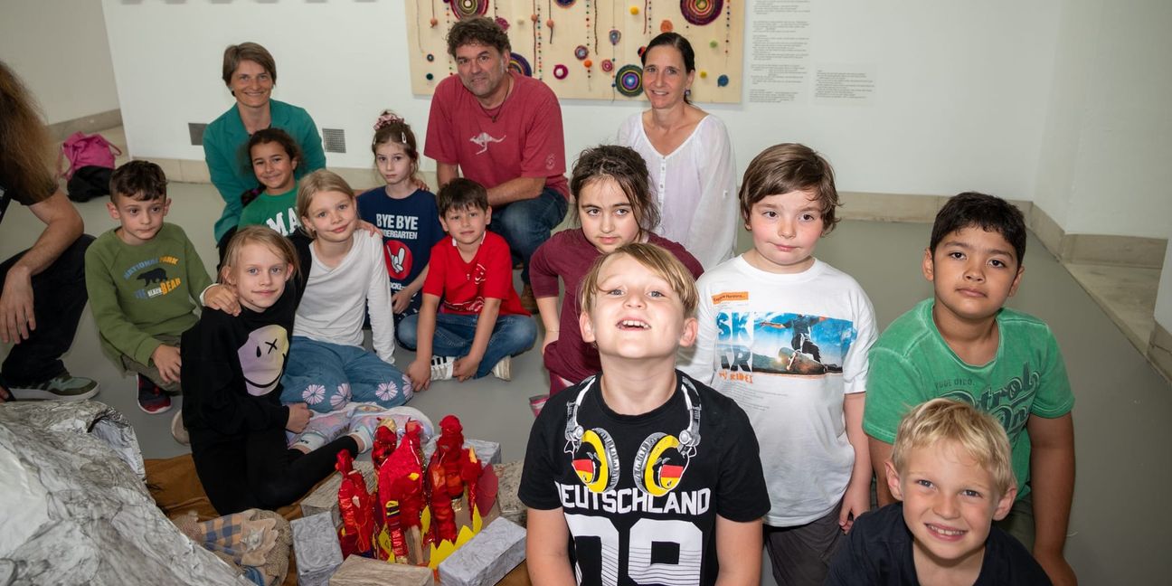 Die Hortkinder aus der Kita Brunnenwiese waren beim Weben und Filzen mit Feuereifer dabei. Bilder: Nüßle