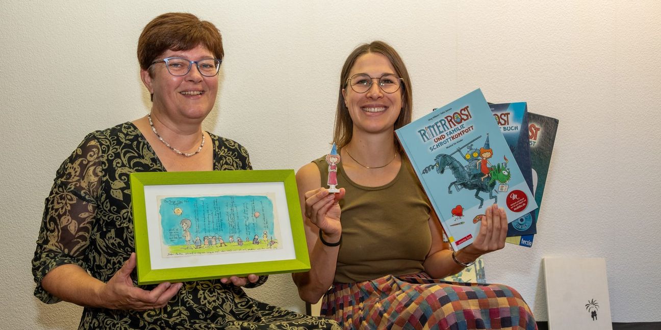 Stadtmuseums-Leiterin Illja Widmann und Kinder- und Jugendbibliothekarin Johanna Minzer (rechts) arbeiten für die erste Mitmach-Ausstellung eng zusammen. Bilder: Nüßle