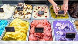 Vor allem Klassiker wie Schokolade und Erdbeere sind in Deutschland gefragt. (Archivbild)