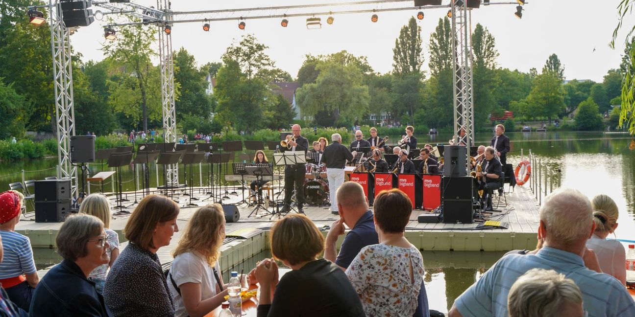 Auch in diesem Jahr wird die MVS Bigband bei der Wassermusik am Klostersee auftreten.
