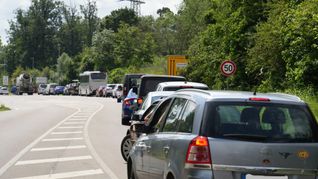 Aus Richtung Schönaich stehen die Autos Stoßstange an Stoßstange.Bild: Dettenmeyer