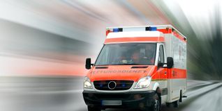 Der junge Mann hat sich schwer verletzt.