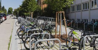 Die neue Radabstellanlage der Maichinger Gemeinschaftsschule.