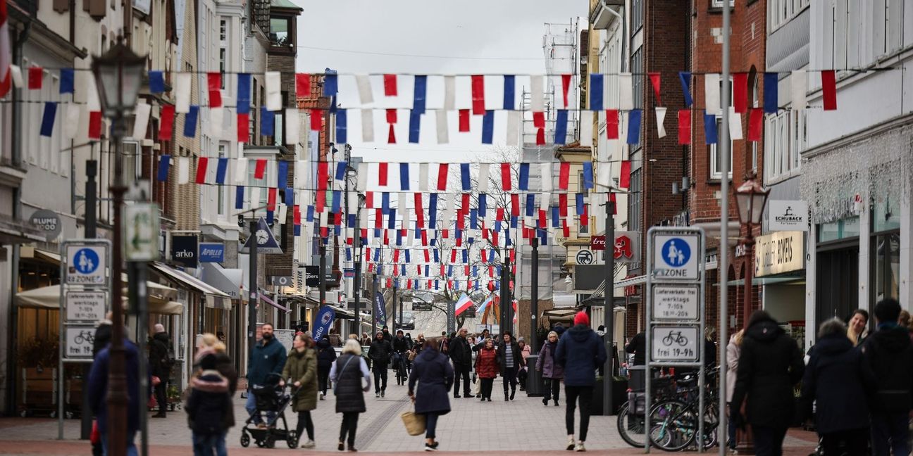 Viele Menschen in Deutschland kaufen in Klein- und Mittelstädten ein.