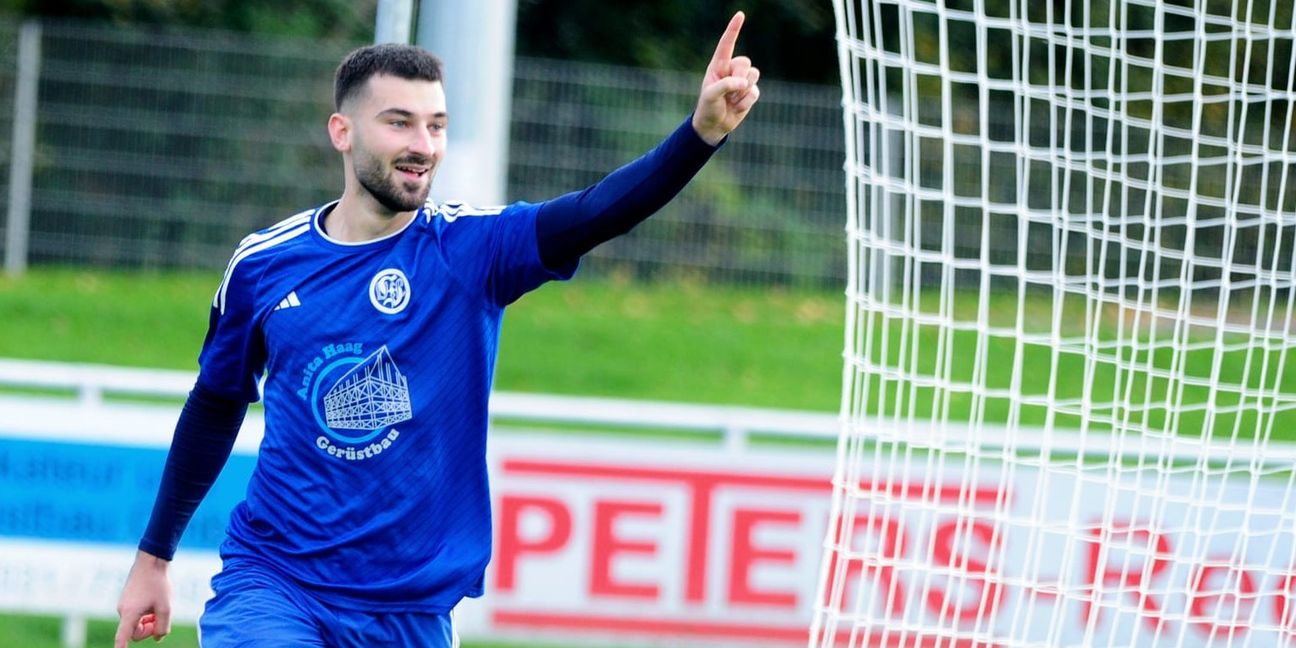 Dorlir Morina erzielt für den VfL Sindelfingen II das Tor zum 2:2-Endstand gegen Gültstein.Bild: Photostampe