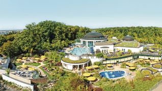 Die Minerealtherme mit Saunagarten: Idyll am Böblinger Hexenbuckel. Bild: Jung / A