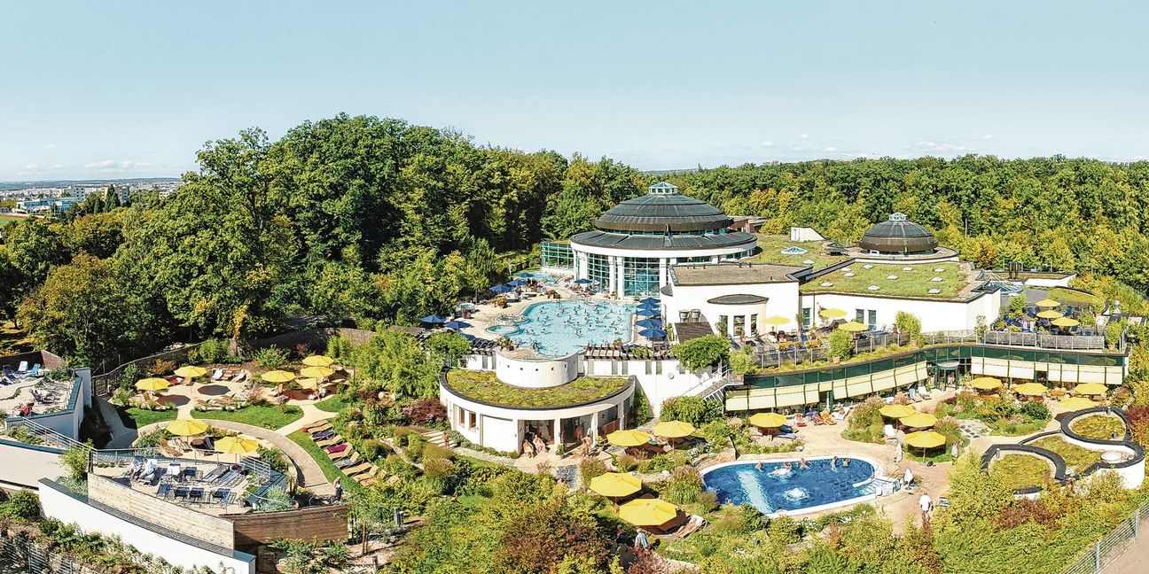 Die Minerealtherme mit Saunagarten: Idyll am Böblinger Hexenbuckel. Bild: Jung / A