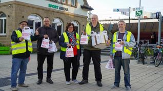 Haben Spaß an der DGB-Aktion (von links): Tobias Kaphegyi, Jochen Wagner, Farina Semler, Georg Patzek und Markus Selve.