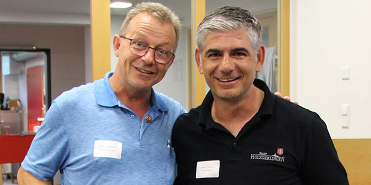 Neuenhofs Gemeindeammann Martin Uebelhart (links) und Holzgerlingens Bürgermeister Ioannis Delakos beim Besuch der der Freunde aus der Schweiz zum Stadtfest 2022.