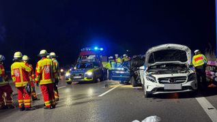 Die Rettungskräfte hatten am Sonntagabend mit den zwei Unfällen auf der A81 kurz hintereinander viel Arbeit. Bild: SDMG/Dettenmeyer