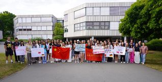 Besuch aus Fernost am Holzgerlinger Schönbuch-Gymnasium.