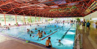 Das Schwimmerbecken des Gartenhallenbads Maichingen während des Sommerfests zum 50-jährigen Bestehen am 1. August.
