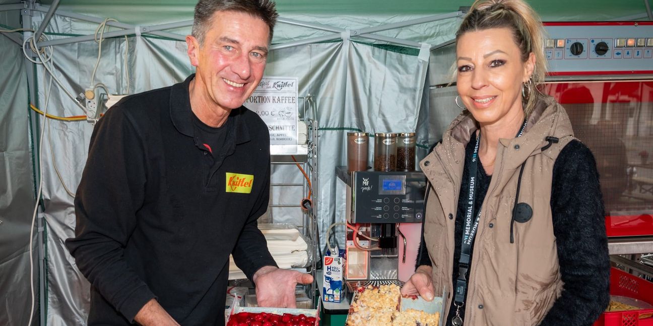 Kuchen gehören beim Knittelfest für Klaus und Carmen Andermann dazu.